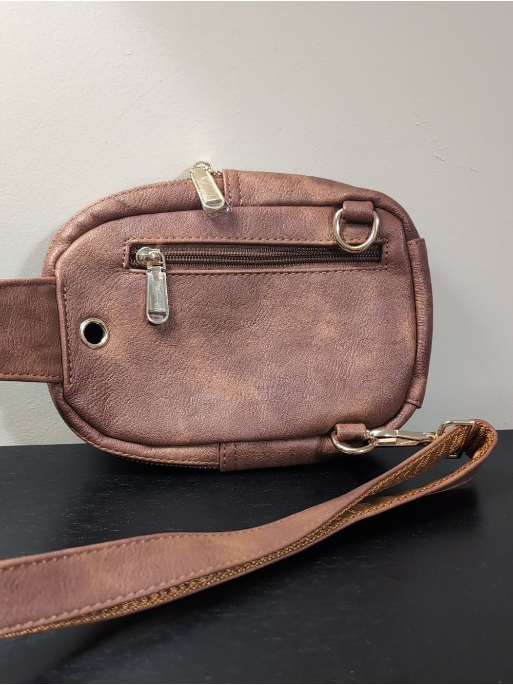 Telena Crossbody Belt Bag Fanny Pack Small Like New - Picture 6 of 9